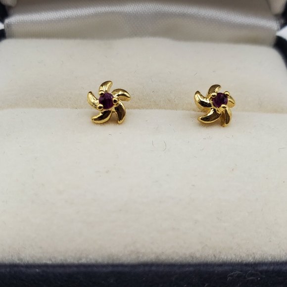 💝NEW VINTAGE 18K GOLD PLATED GENUINE RUBY STUD EARRINGS - Picture 1 of 5